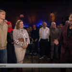 Uppsala Makalösa Föräldrar ordförande ställer en fråga på statsministermötet på SVT