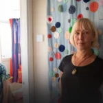 mor och son i etc angående det sänkta tilläggsbidraget i bostadsbidraget